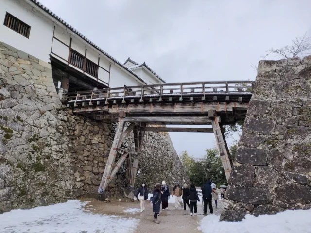 雪の日の彦根城天秤櫓